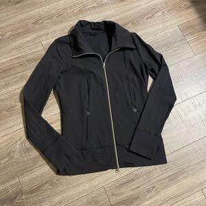 Lululemon Women's Black Zip-Up Jacket!